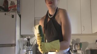 Sophia Sylvan - Bad mommy kitchen jerk off instruction