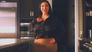 Korina Kova – I Mesmerized My Auntie