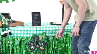 Della Cate - Stepsisters Kissing Booth - S35:E11