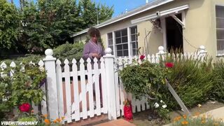 VibeWithMommy - Mom Fakes MTV Cribs To Get Laid