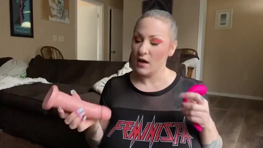 ScarletEllie – Found Mommy’s Toys Then I Get Lesson